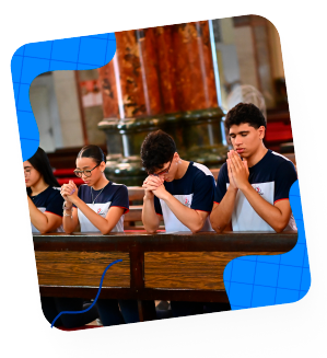 Alunos salesianos em oração