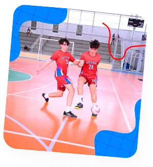 Alunos salesianos jogando futsal